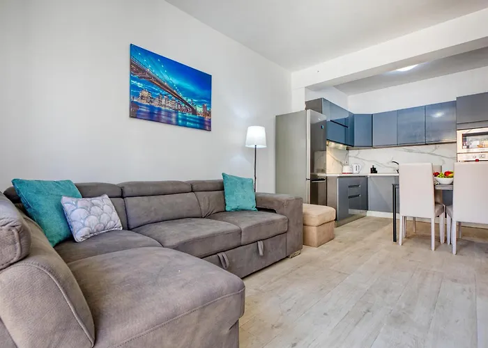 The Apateu Сент-Полс-Бей