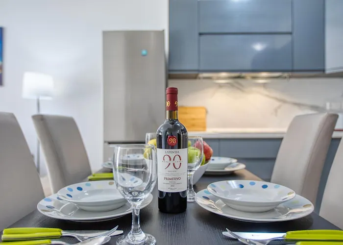 Апартаменты The Apateu Сент-Полс-Бей