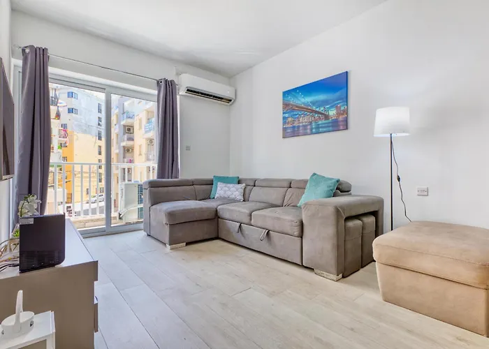 The Apateu Сент-Полс-Бей